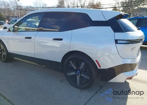 2025 BMW Ix xDrive50 z USA, uszkodzony, nr VIN WB523CF00SCS98944